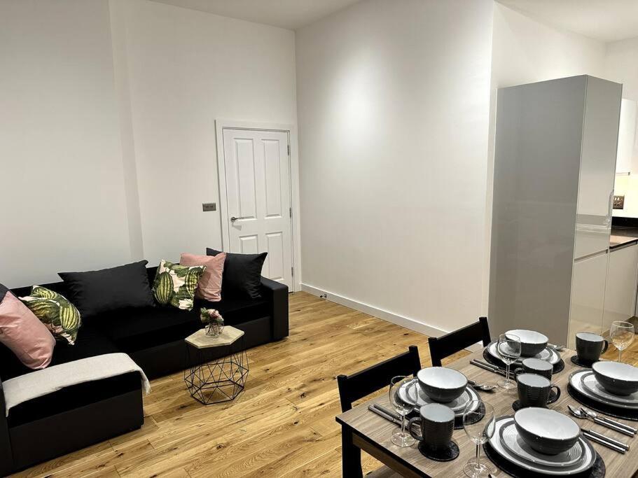 Spacious And Elegant Apartment Бирмингем Экстерьер фото